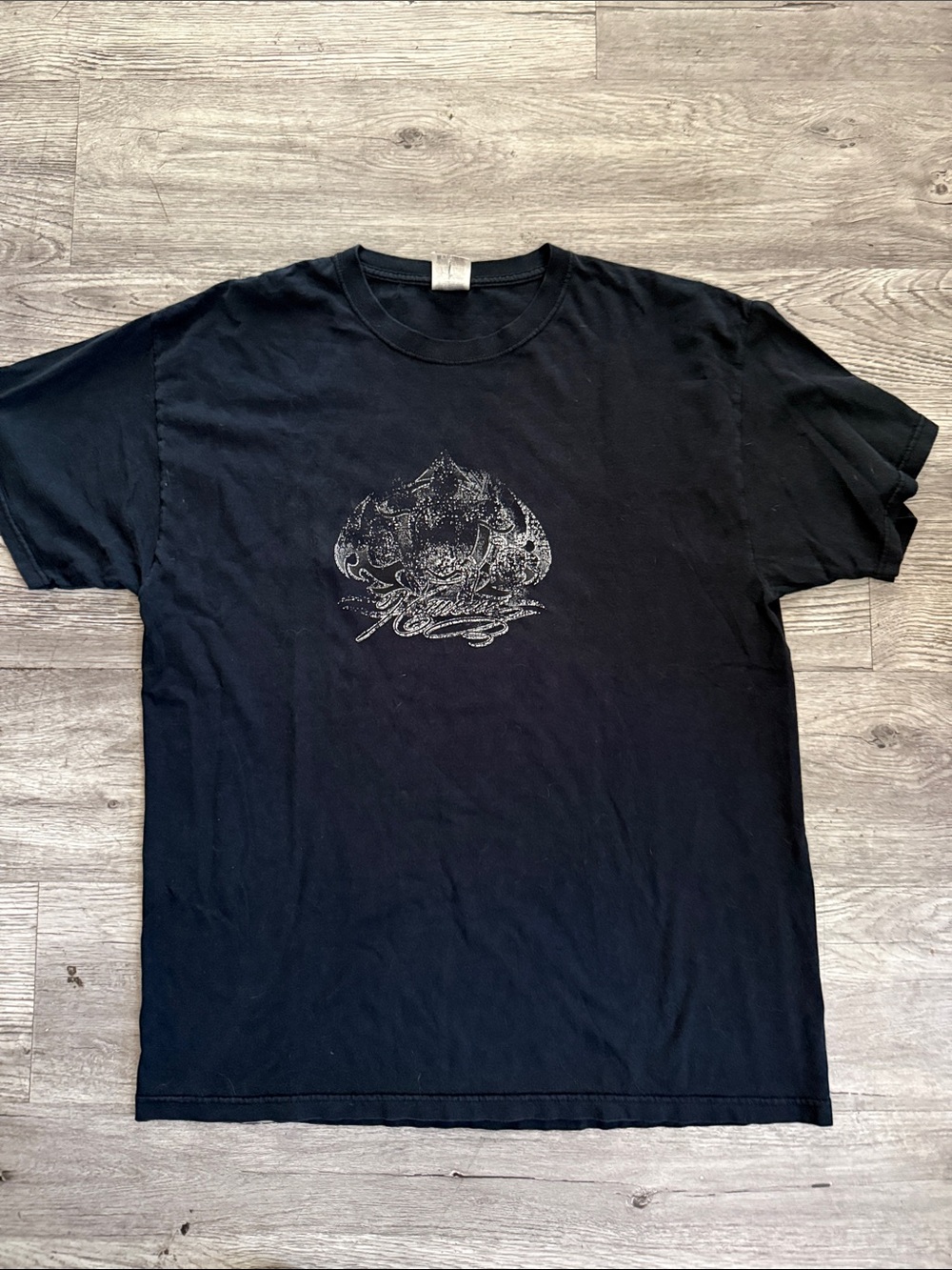Vintage Men's Black Hawaiian Graphic Crewneck Tee with Subtle Silver Motif